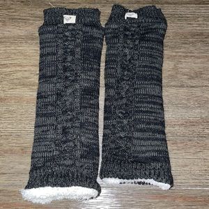 Black knitted Roxy leg warmers with fuzz on the inside OS